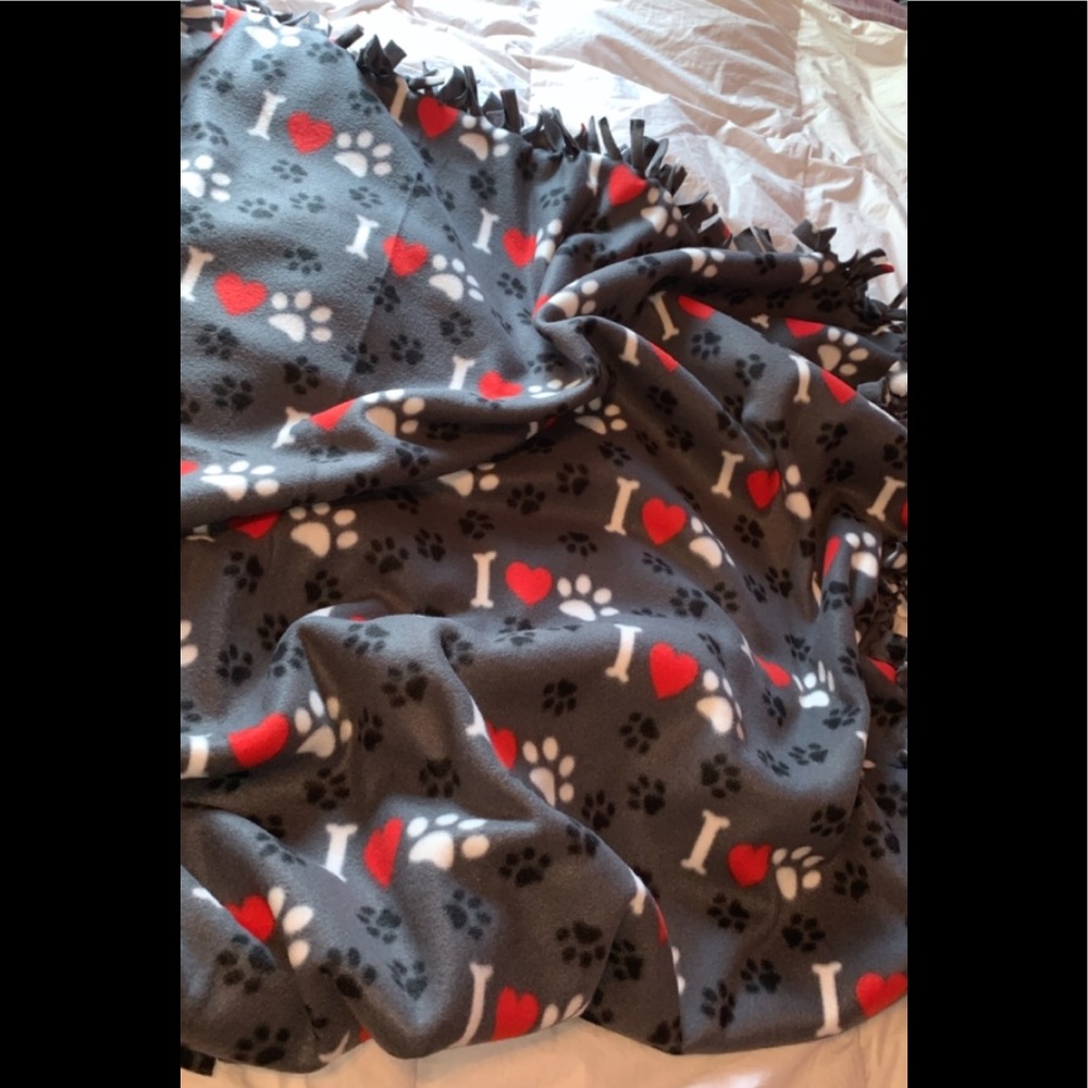 🦴 ❤️ 🐾    Hand Made Tie Blanket. Brand New